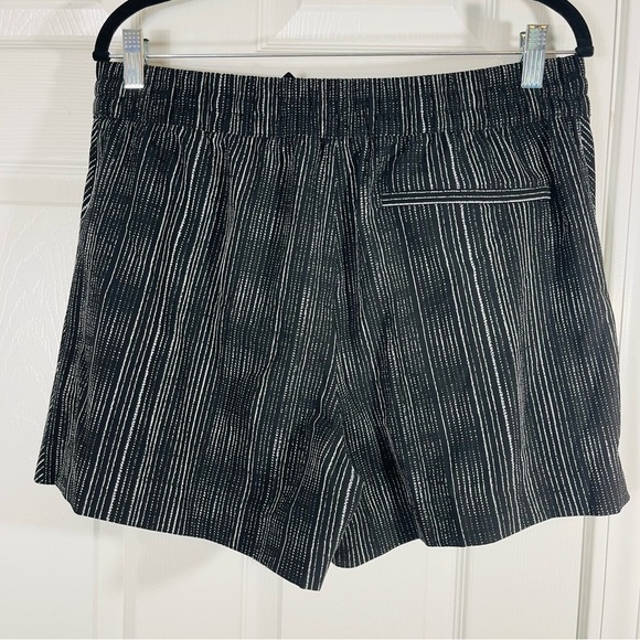 ATHLETA Arrival Shorts Black Ampara Stripe Elastic Waist Shorts - Size 12 - Picture 5 of 8